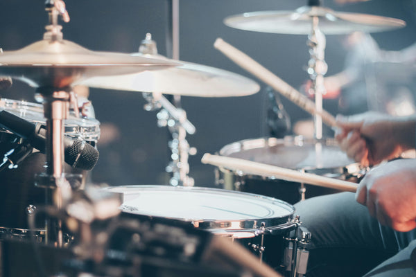 ¿Por Qué la Música Se Siente Mejor Cuando Estás High? Descubre la Ciencia, las Mejores Cepas y Cómo Potenciar tu Experiencia Musical con Cannabis Legal en México