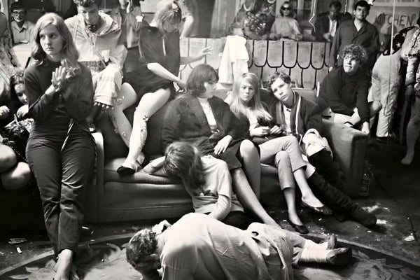 Mujeres, Psicodélicos y Revolución: La Fascinante Historia Oculta en la Francia de los 50 que Cambió la Salud Mental